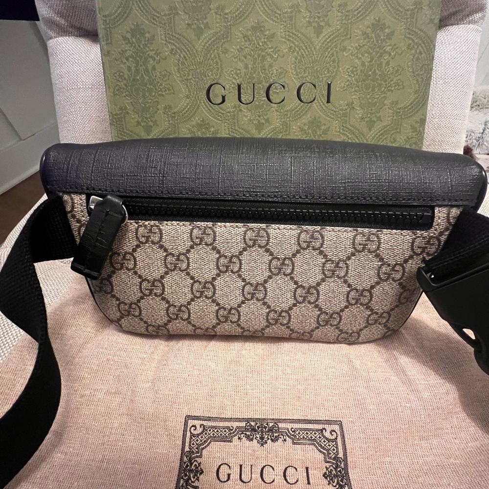 Gucci Supreme Belt Bag - Picture 2 of 14